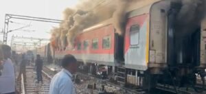 पंजाब में चलती ट्रेन में लगी भीषण आग, बड़ा हादसा टला — यात्रियों की सतर्कता से बचीं कई जानें