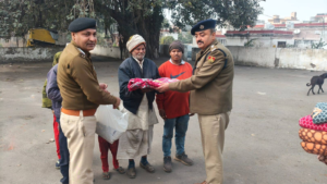 मकर संक्रांति पर जींद पुलिस का सेवा-संकल्प, जरूरतमंदों में बांटे कंबल, जूते और प्रसाद