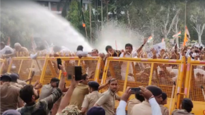हरियाणा कांग्रेस का चंडीगढ़ में प्रदर्शन, पुलिस ने वाटर कैनन से रोका