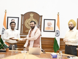 भिवानी ACB इंस्पेक्टर जगजीत सिंह CM सैनी से सम्मानित: एक साल में 13 रेड, रंगेहाथ रिश्वतखोरों को पकड़ा; 2001 में कांस्टेबल बने